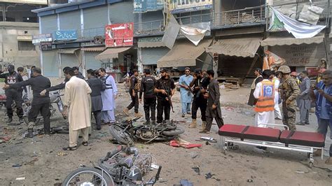 A planted bomb targeting police kills 5 and wounds 20 at a bus stop in northwest Pakistan